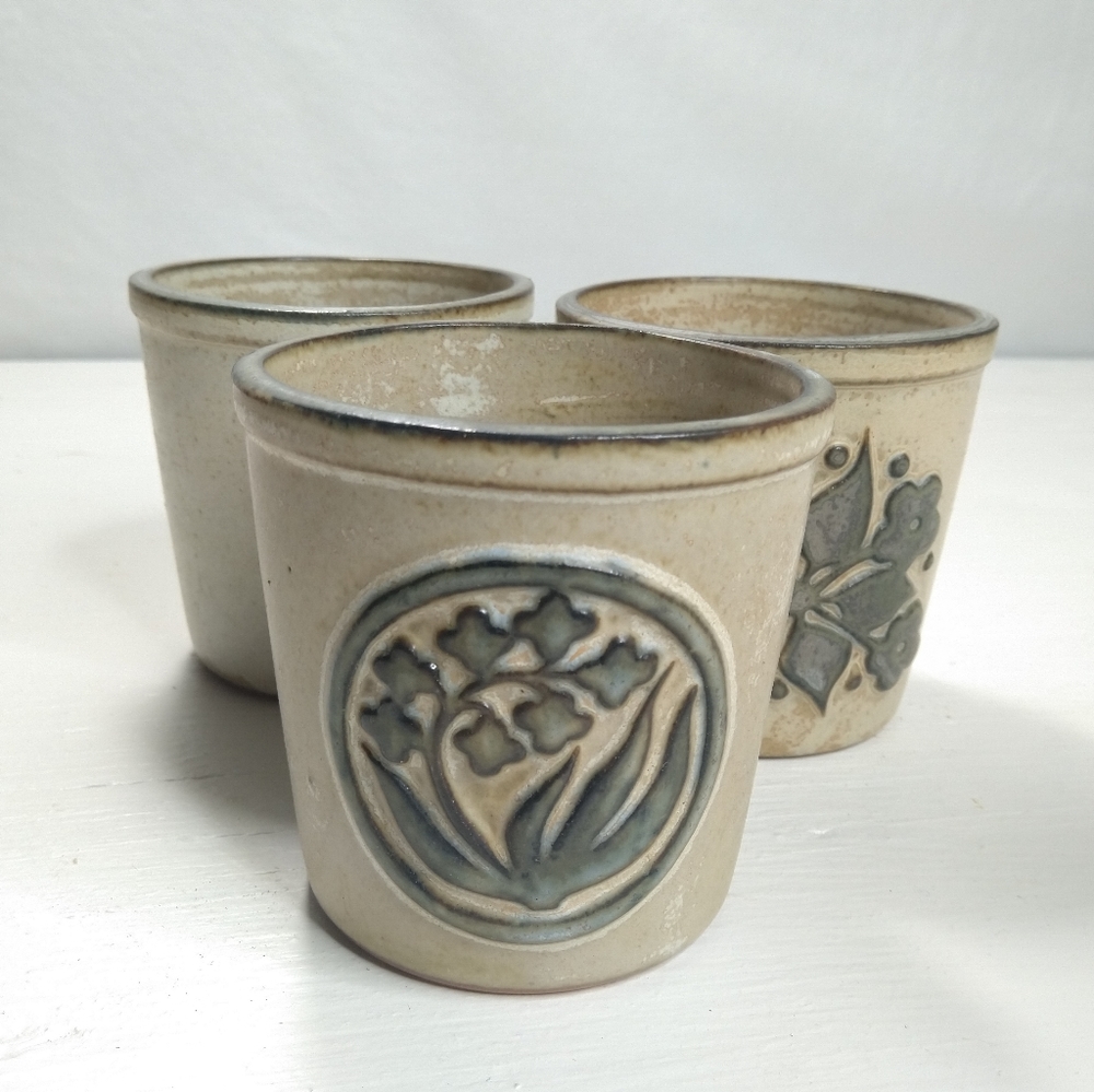Three vintage planters small size 3"x 2" Primitive - Picture 4 of 5
